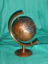 Globus aus Kupfer